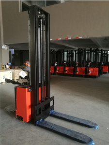7SMITH Electric stacker with stand 1500kg 260cm